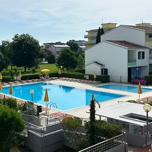Villaggio Luna Swimmingpool- Agenzia Cocal Apartment